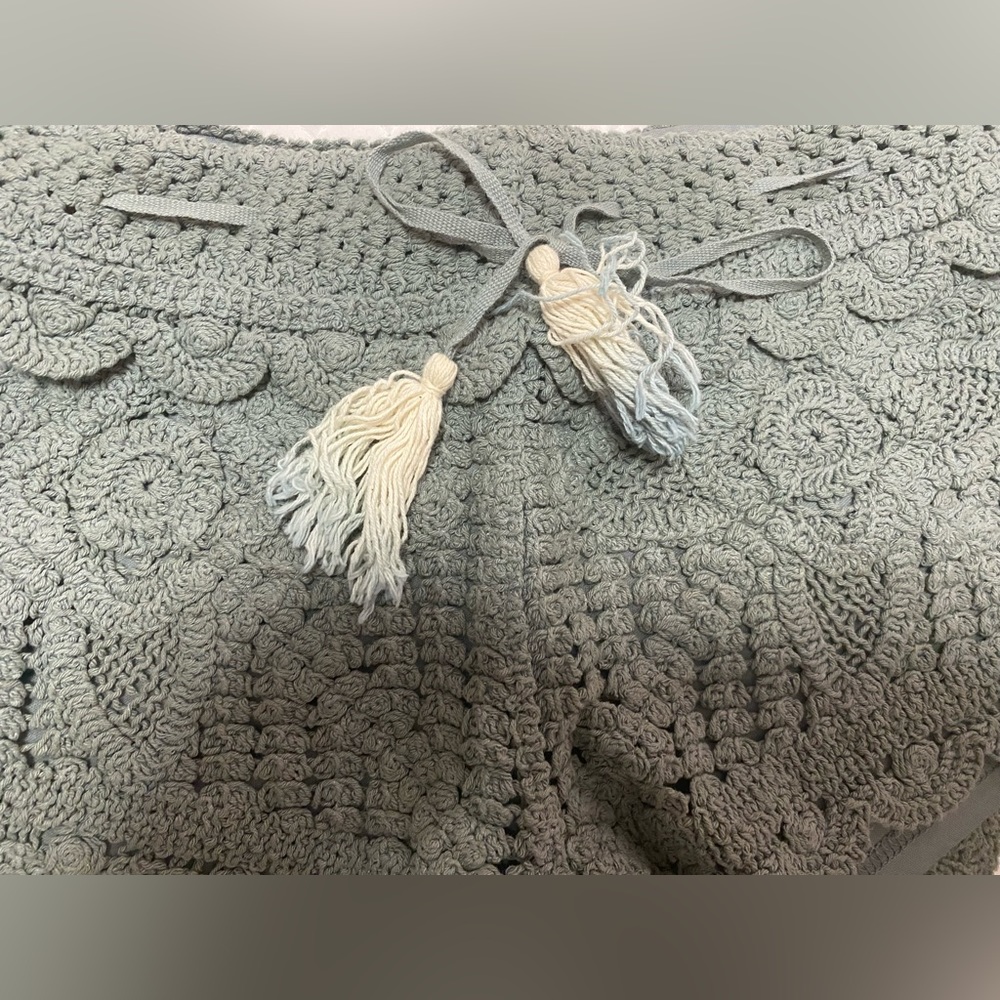 Surf Gypsy boho olive color Tassel Crochet Shorts Size Small NWT